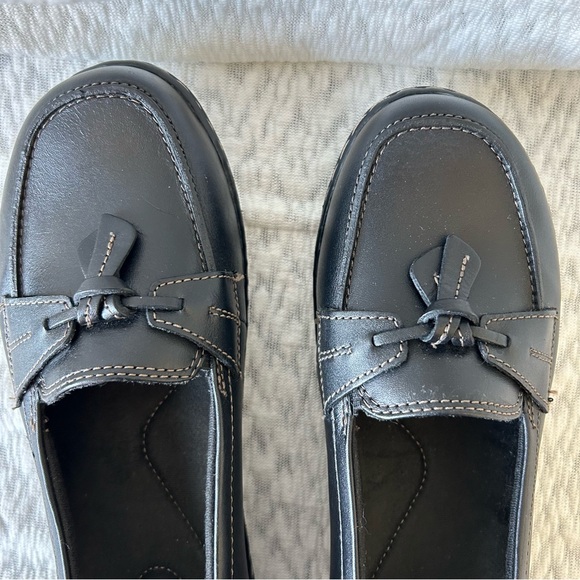 Clarks Collection Size 9 Black Leather Tassel Loafer Flats Ultimate Comforts - Picture 3 of 8